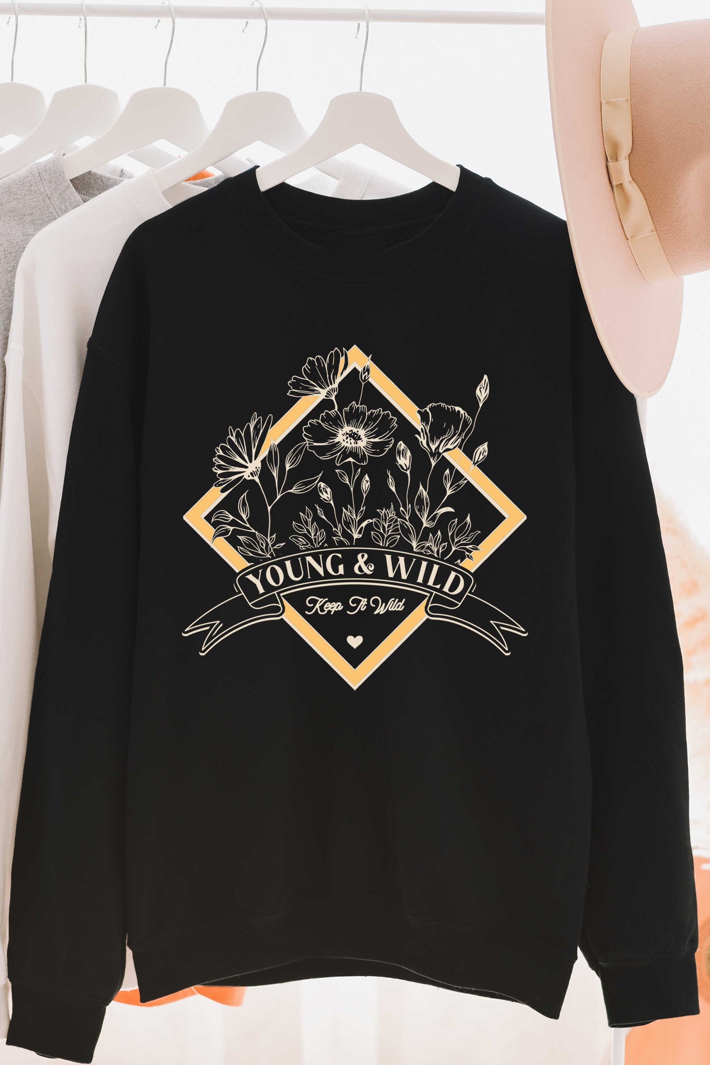 Crew neck '' Young & free '' (black)