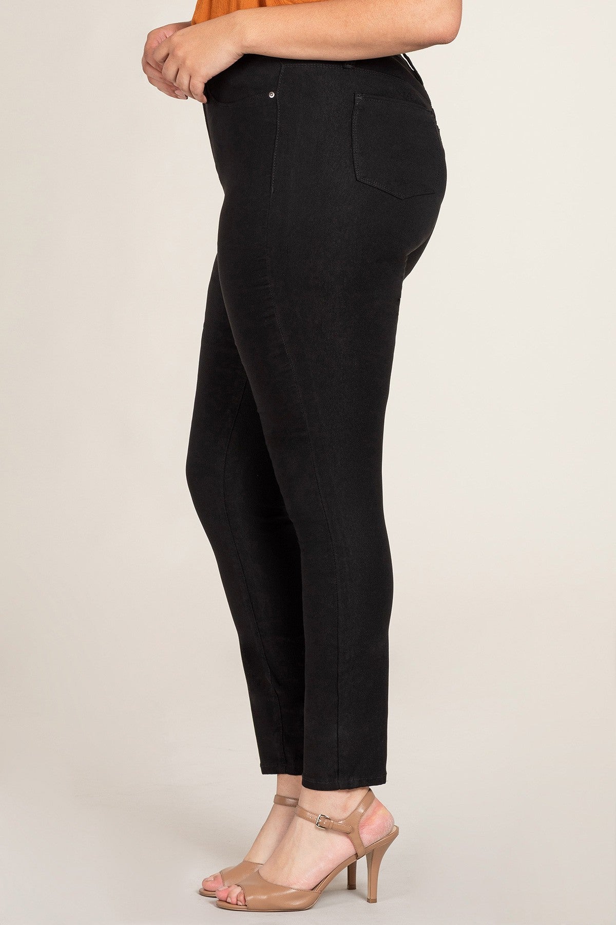 Le pantalon ultra stretch noir essentiel (taille haute)