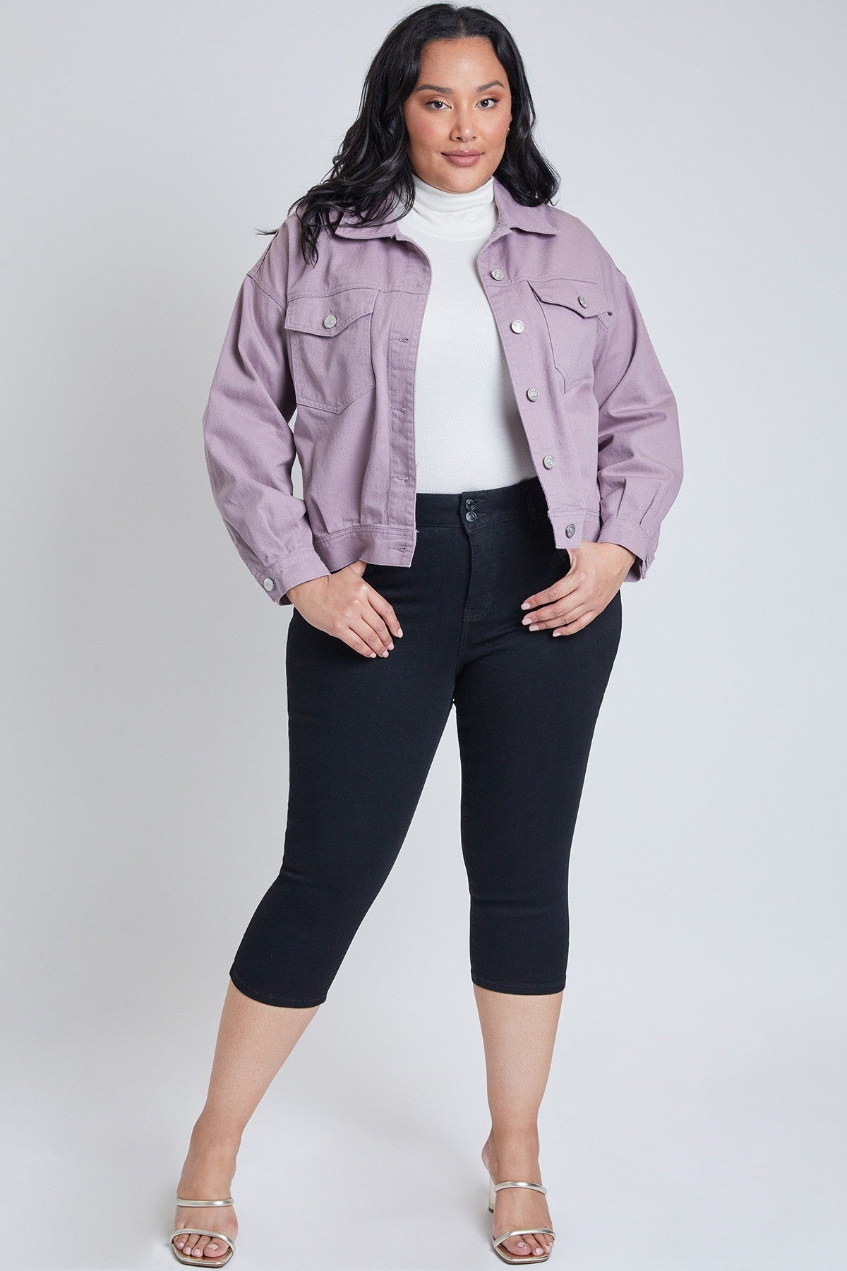 2 buttons black capri in black