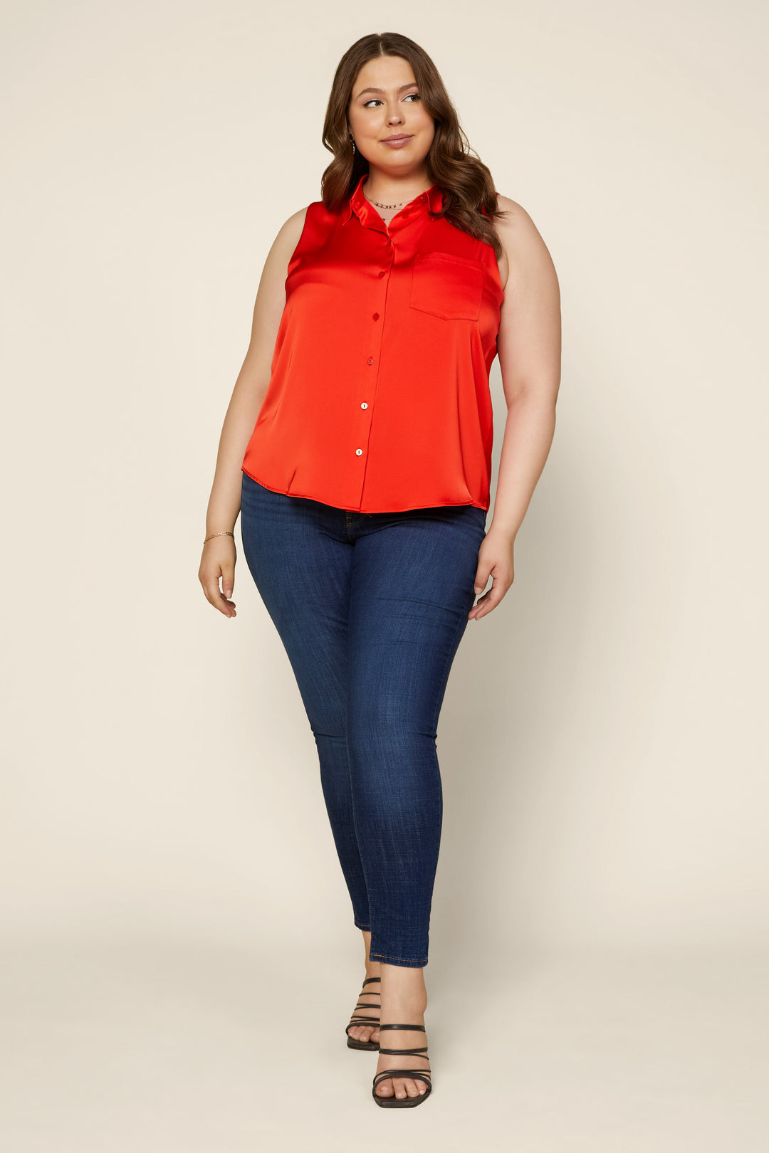 Blouse satinée sans manche (rouge)