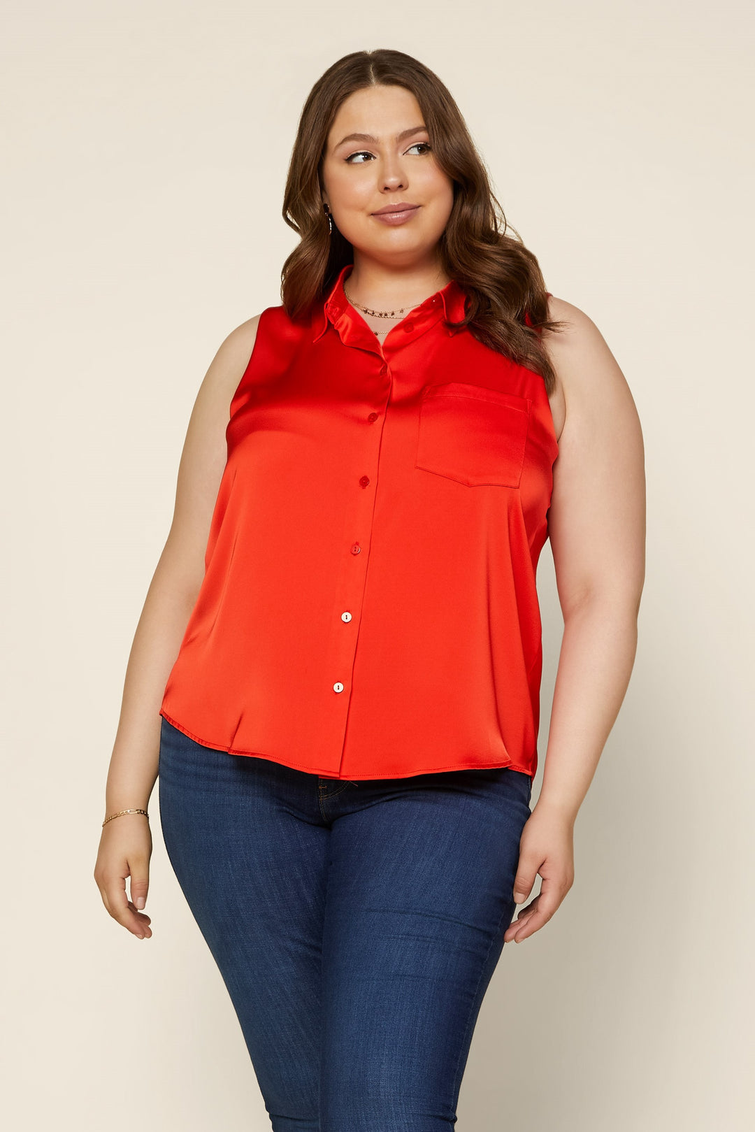 Blouse satinée sans manche (rouge)