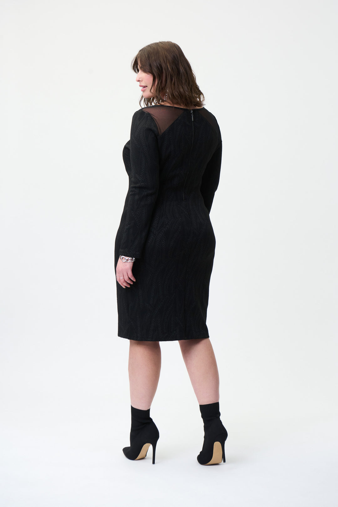Robe à épaules transparentes
