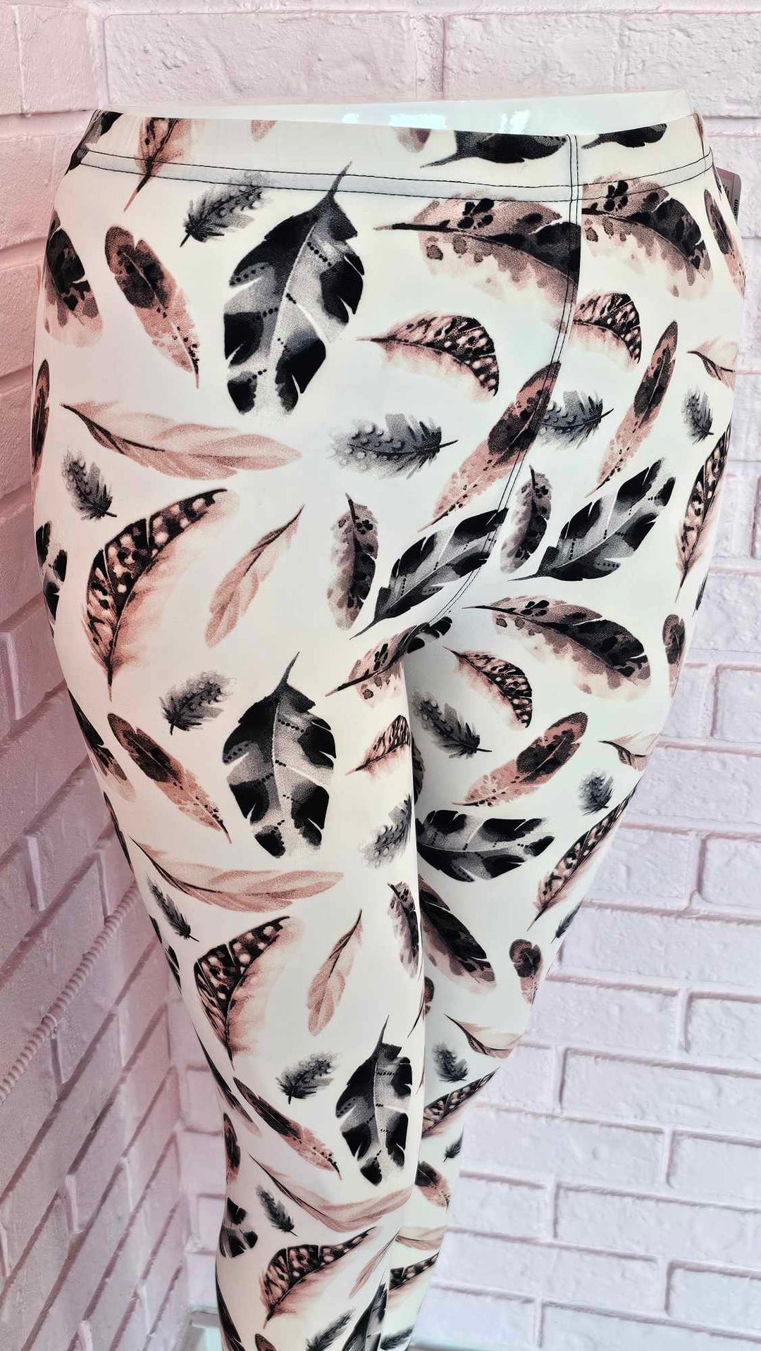 Feathered leggings (size 14-20)