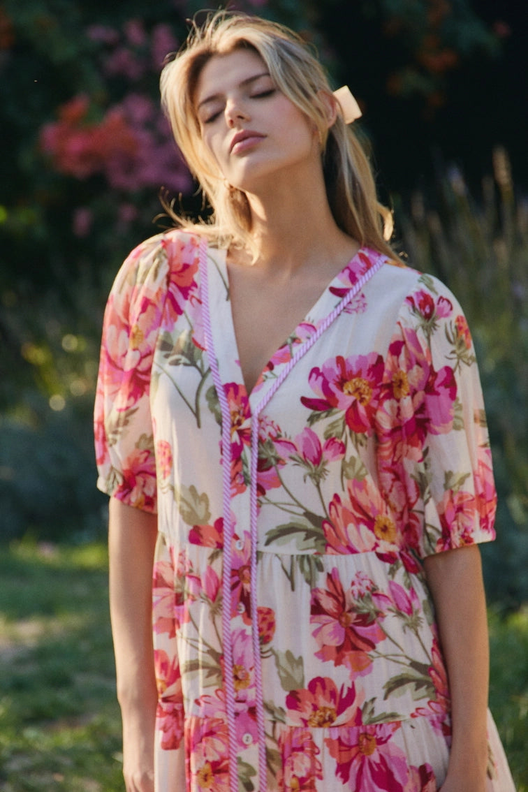 Robe babydoll rosée de printemps