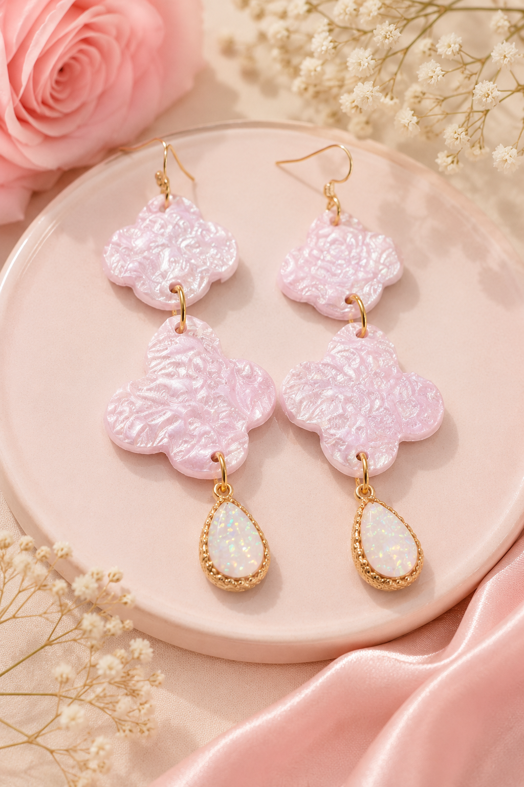 Boucles d’oreilles nacrées rose irisé