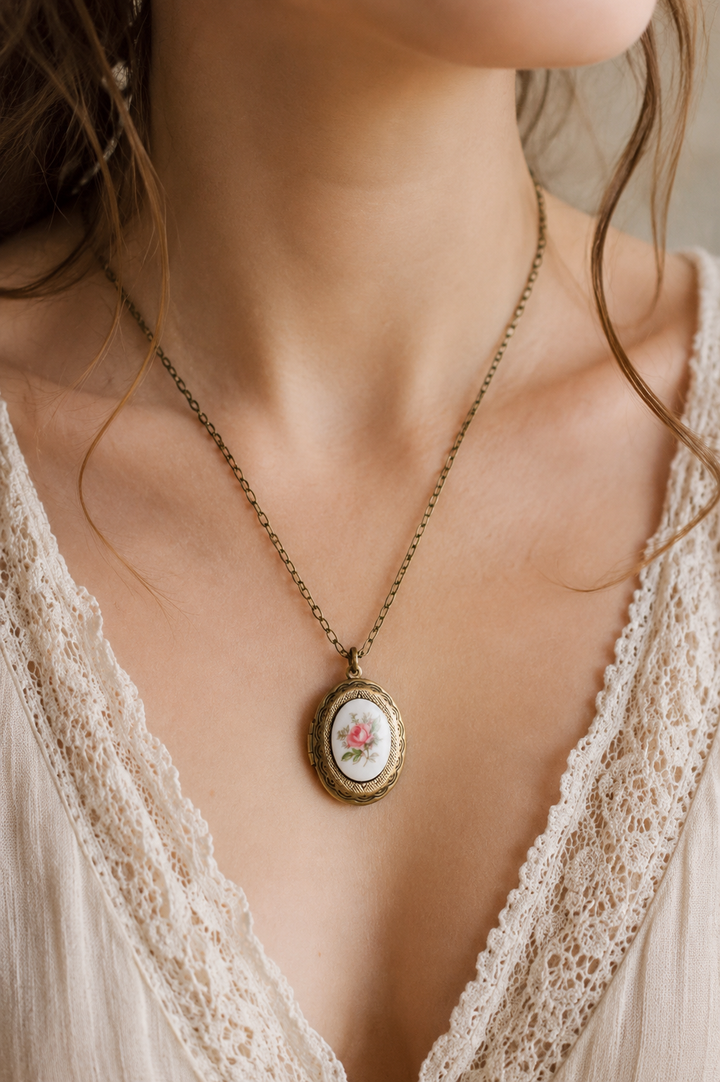 Collier médaillon vintage à la rose (20 pouces)