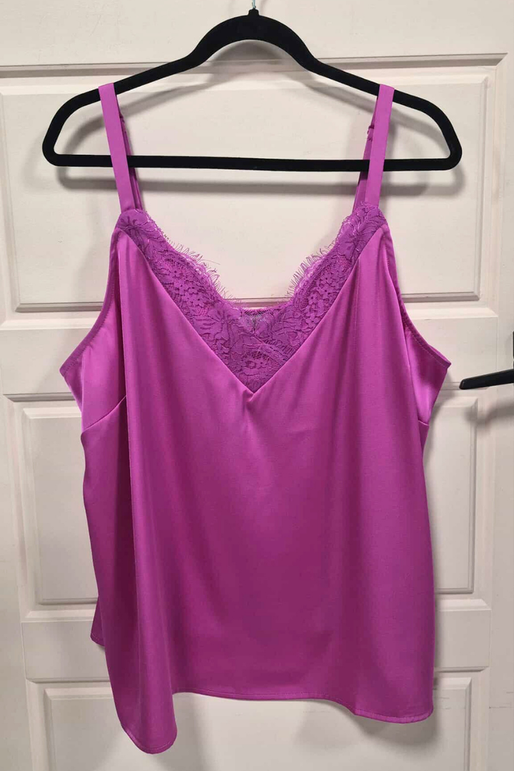 Camisole en satin avec dentelle (magenta)