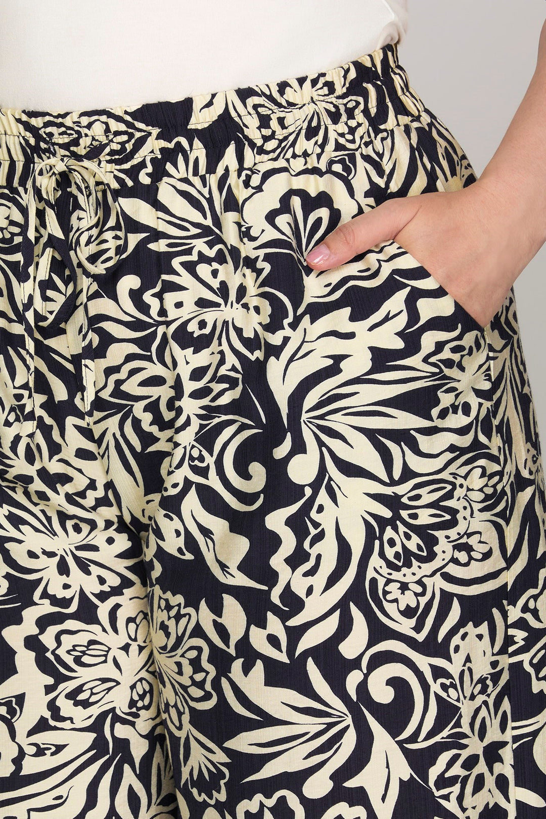 Pantalon palazzo marine à motifs