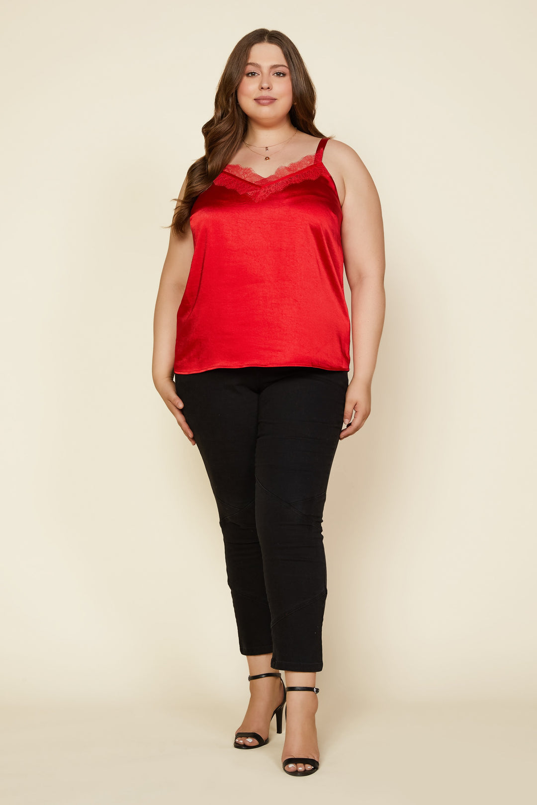 Camisole en satin avec encolure en dentelle